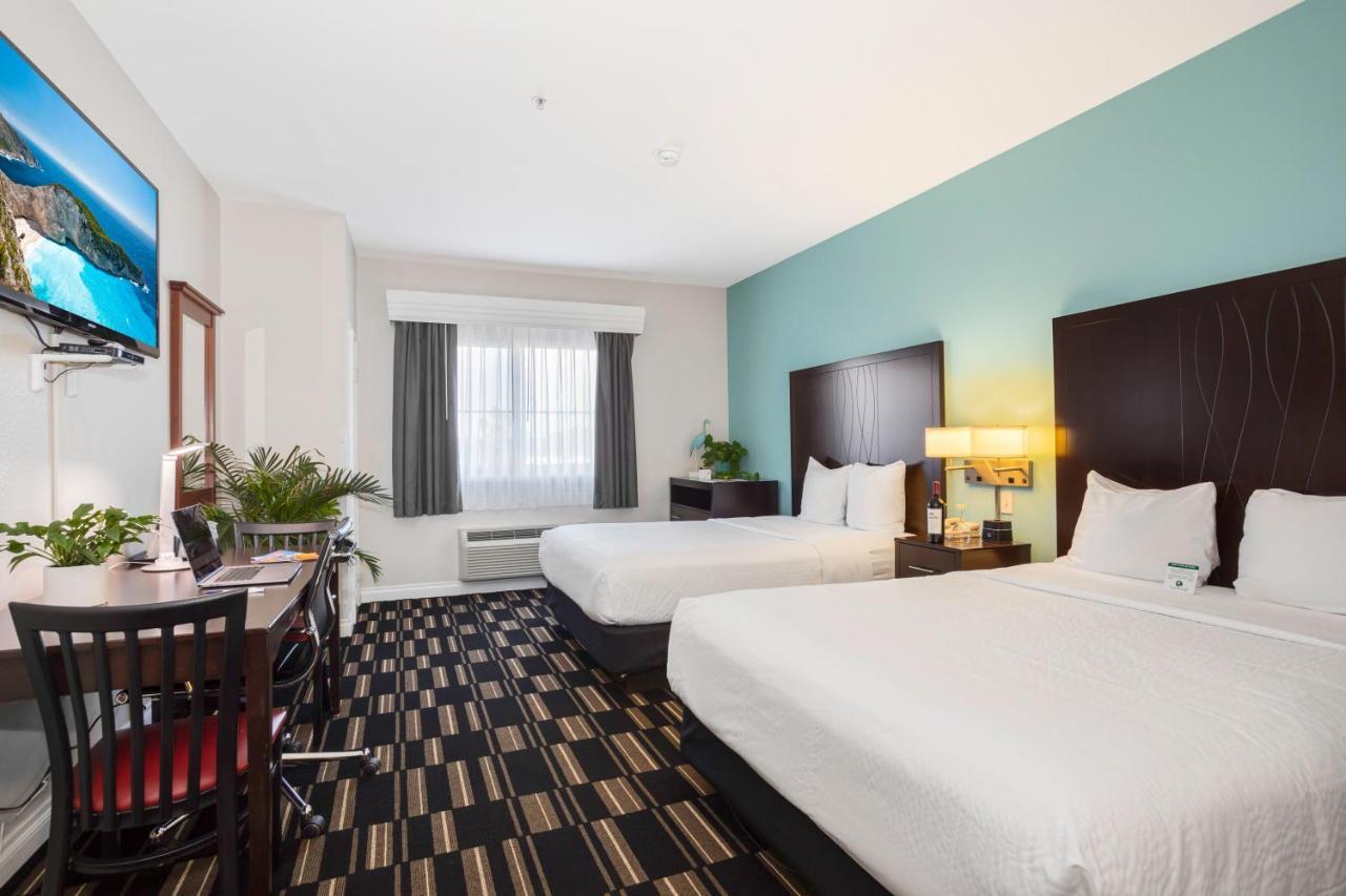 Hotel The 3*