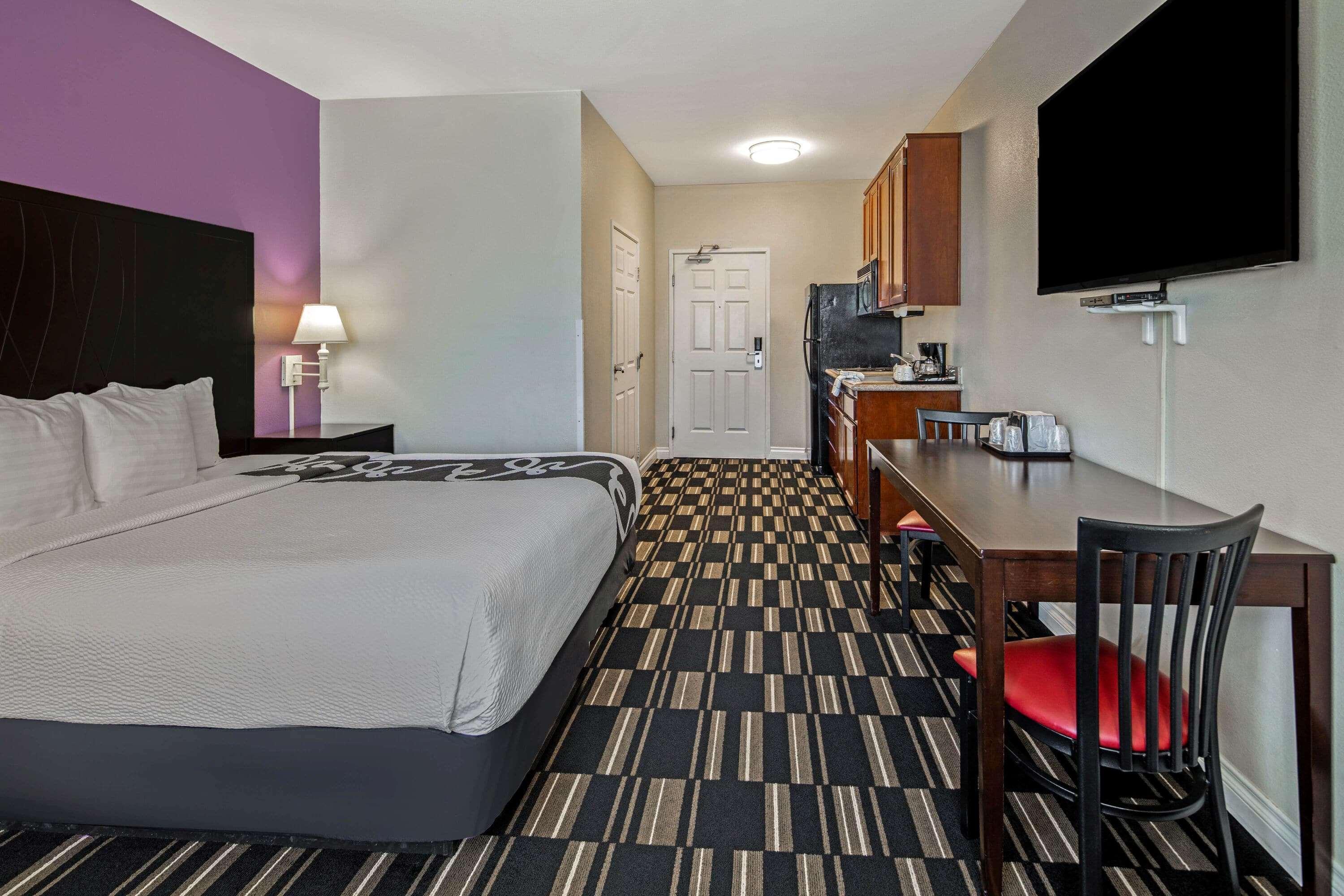 Hotel The 3*